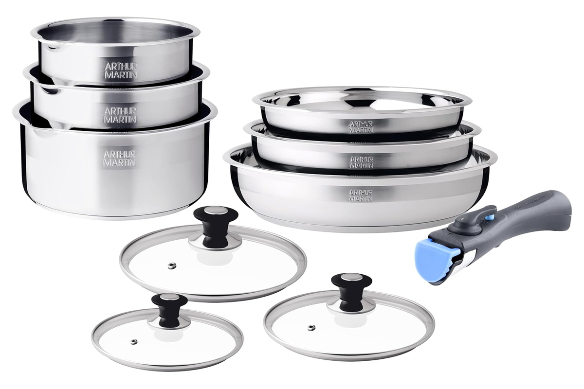 Batterie de cuisine Arthur Martin 10 pièces en inox : trois casseroles, trois poêles, leurs couvercles en verre et la poignée amovible