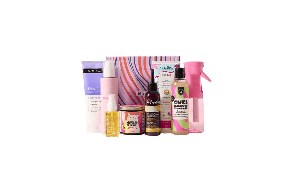 Blissim Coffret édition limitée Experte Boucles 2026 routine cheveux bouclés 4 étapes 8 produits Luxéol crème de soin Activilong gelée John Frieda Frizz Ease No More Beauty huile Curl Hibiscus Kairly Paris Bears With Benefits gummies 43 euros valeur 136 euros