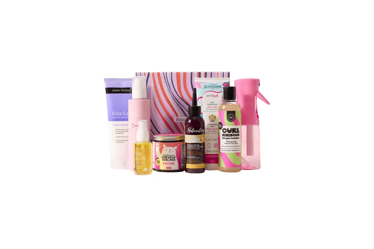 Blissim Coffret édition limitée Experte Boucles 2026 routine cheveux bouclés 4 étapes 8 produits Luxéol crème de soin Activilong gelée John Frieda Frizz Ease No More Beauty huile Curl Hibiscus Kairly Paris Bears With Benefits gummies 43 euros valeur 136 euros