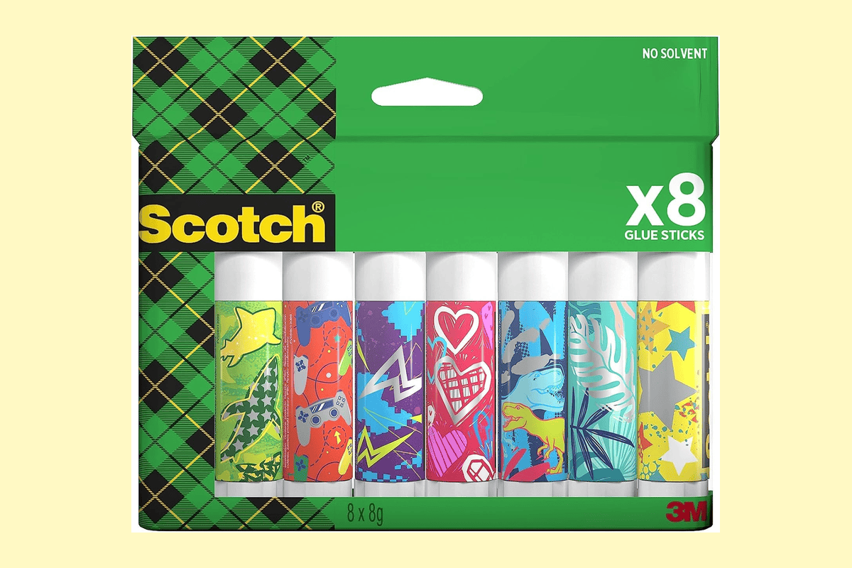 Scotch bâtons de colle permanente blanche lot 8 sticks 8g colle forte sans solvant non toxique enfants école maison loisirs créatifs 4,45 euros Amazon