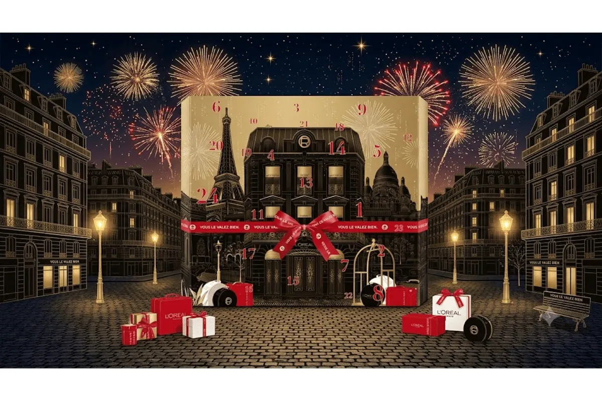 Calendrier de l'Avent L'Oréal Paris dans une rue parisienne avec lampadaires et feux d'artifice, ambiance festive de fin d'année