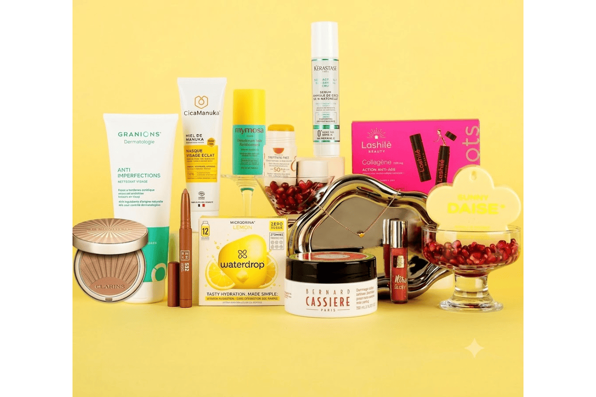 Box Cosmopolitan Summer Édition 13 produits beauté été fond jaune ensoleillé poudre bronzante Clarins nettoyant Granions anti-imperfections masque CicaManuka miel de Manuka déodorant Mymosa stick solaire Embryolisse SPF50 plus boîte Lashilé Beauty collagène crayon 3INA Eye Stick pastilles Waterdrop citron pot gommage Bernard Cassière pastèque gloss Miss Den Rose Gourmandise brume Daise Beauty Vanille Coco plateau argenté collier Cookie Shark grenade pétales rouges étoile dorée