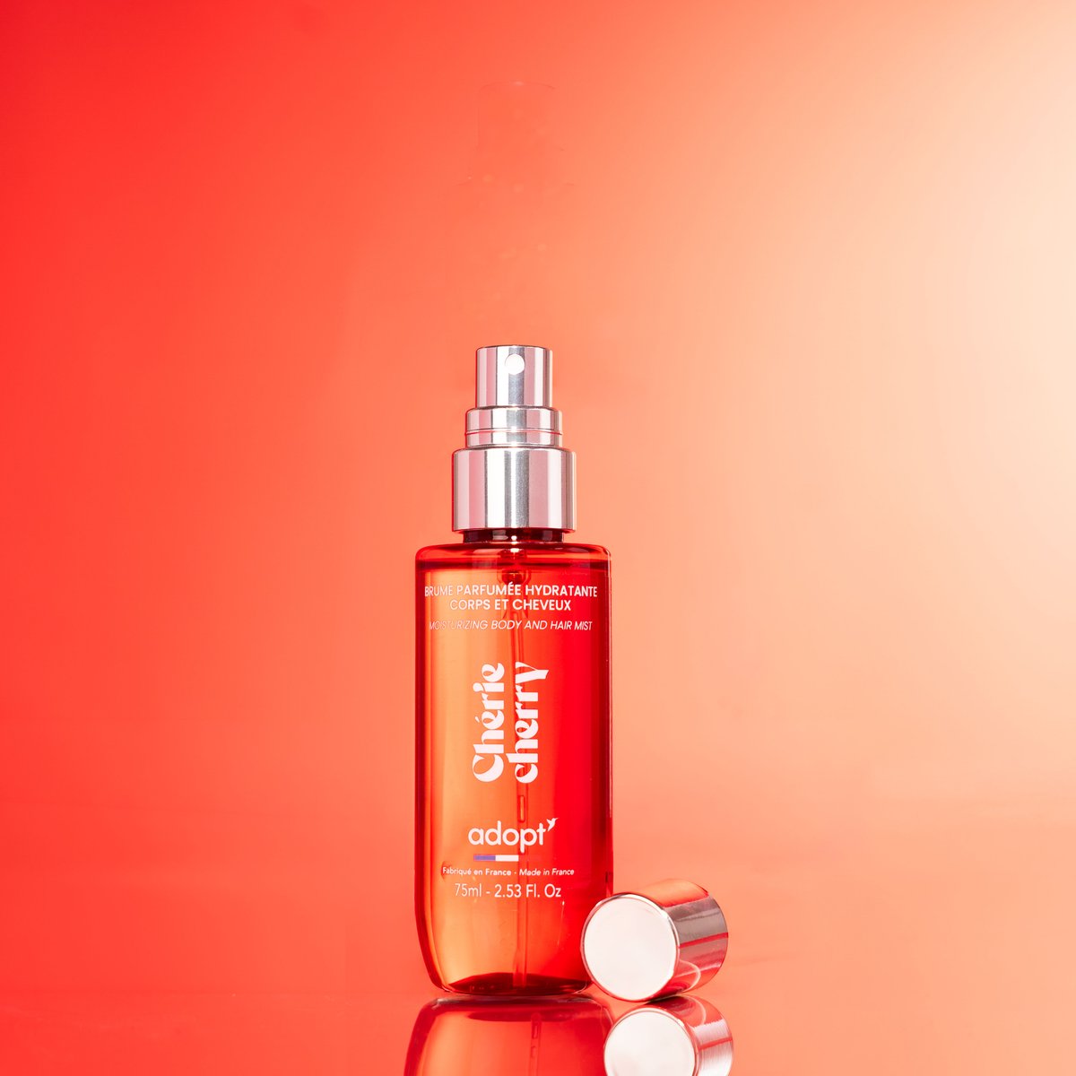 Flacon rouge de brume parfumée hydratante Adopt Chérie Cherry 75 ml
