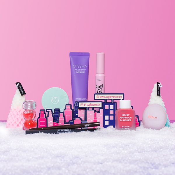 Sélection de maquillages du calendrier Stylevana 2026 avec BB crème MISSHA, mascara ETUDE, eyeliner, blush et produits pour les lèvres