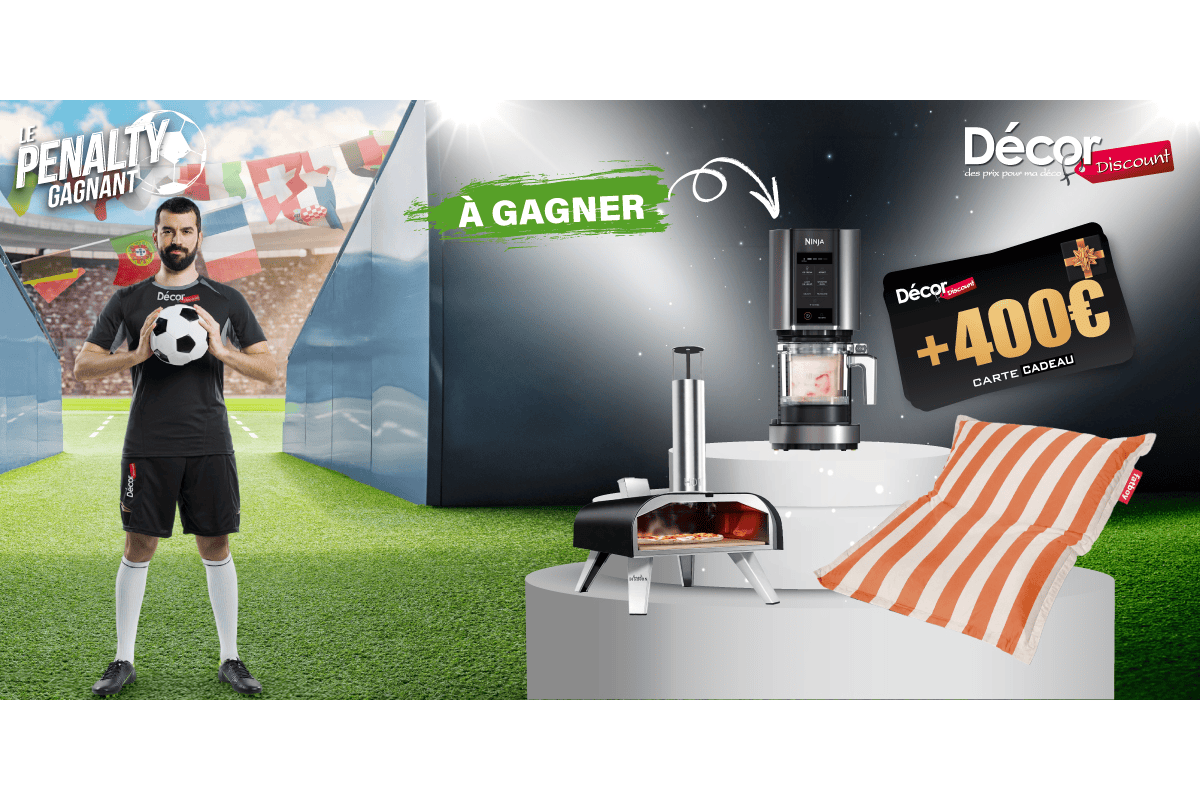 Concours Décor Discount Le Penalty Gagnant : footballeur Décor Discount avec ballon, Ninja Creami, four à pizza, pouf Fatboy rayé orange et 400 euros de cartes cadeaux à gagner