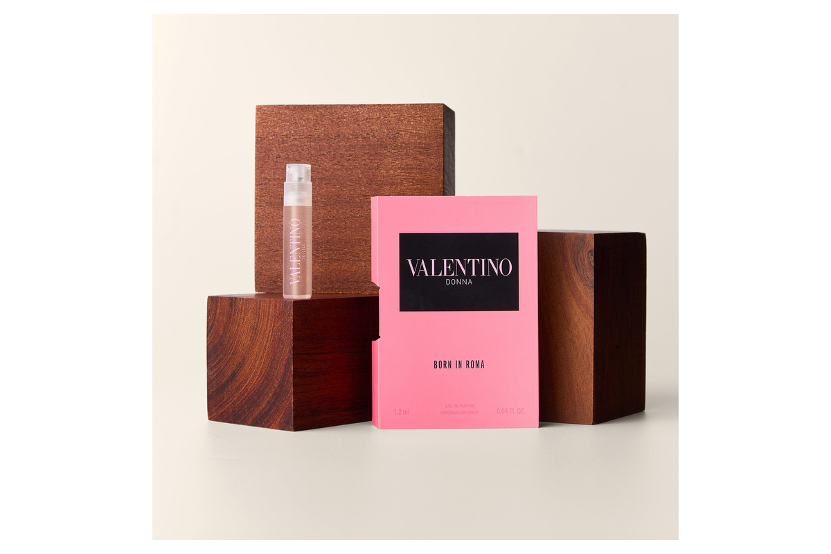 Échantillon de parfum Valentino Born in Roma Donna 1,2 ml et sa carte rose