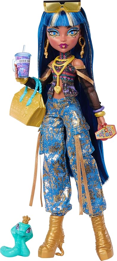 Cleo de Nile en tenue bleue et dorée avec son cobra Hissette