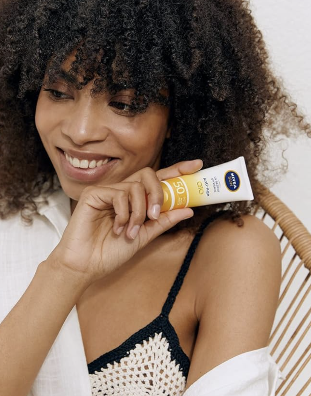 NIVEA SUN Anti-Age Q10 SPF50 application visage