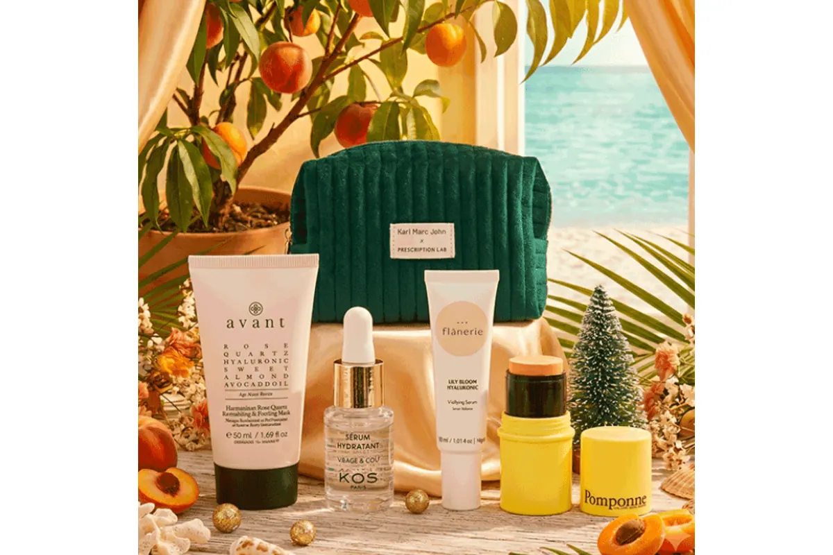 Prescription Lab Trousse Karl Marc John velours vert émeraude avec Routines 2 et 3 valeur indécente Avant Skincare KOS Paris Flânerie Pomponne