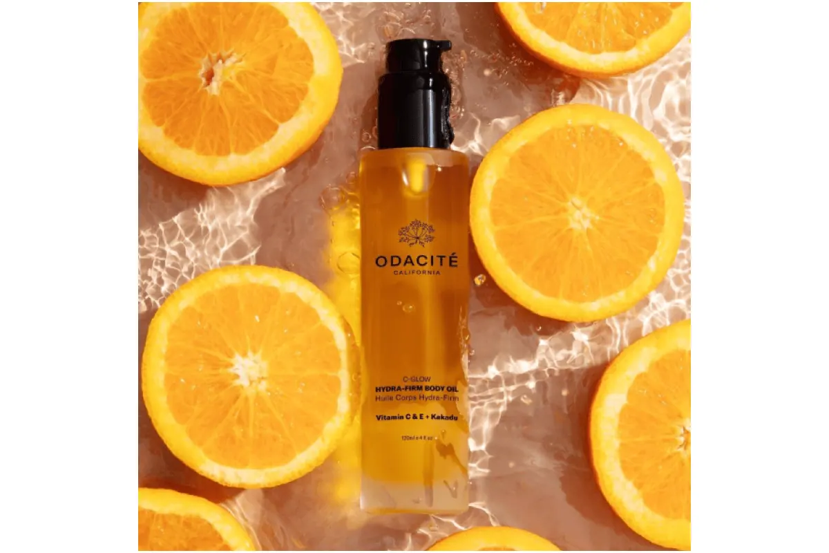 Huile corps raffermissante Odacité Hydra Firm vitamine C prune Kakadu huile carthame oméga peau ferme glow corps lumineux
