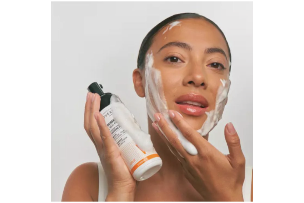 Mousse nettoyante flash éclat Novexpert vitamine C zinc papaye micro-peeling effet peau neuve sans huiles essentielles
