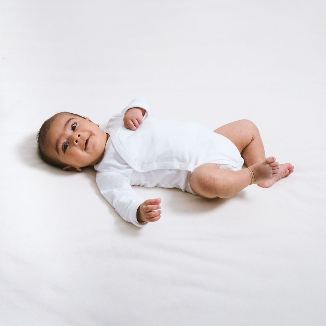 Bébé portant un body blanc sur le visuel officiel de l'offre Zeeman